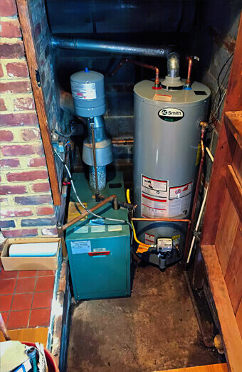 https://plumberinmelville.com.au/uploads/2025/06/hot-water-189087.jpg